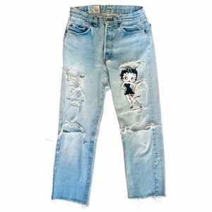 LEVI’S VINTAGE RARE 1990s TOO CUTE BETTY BOOP EMBROILED BUTTON FLY JEANS.